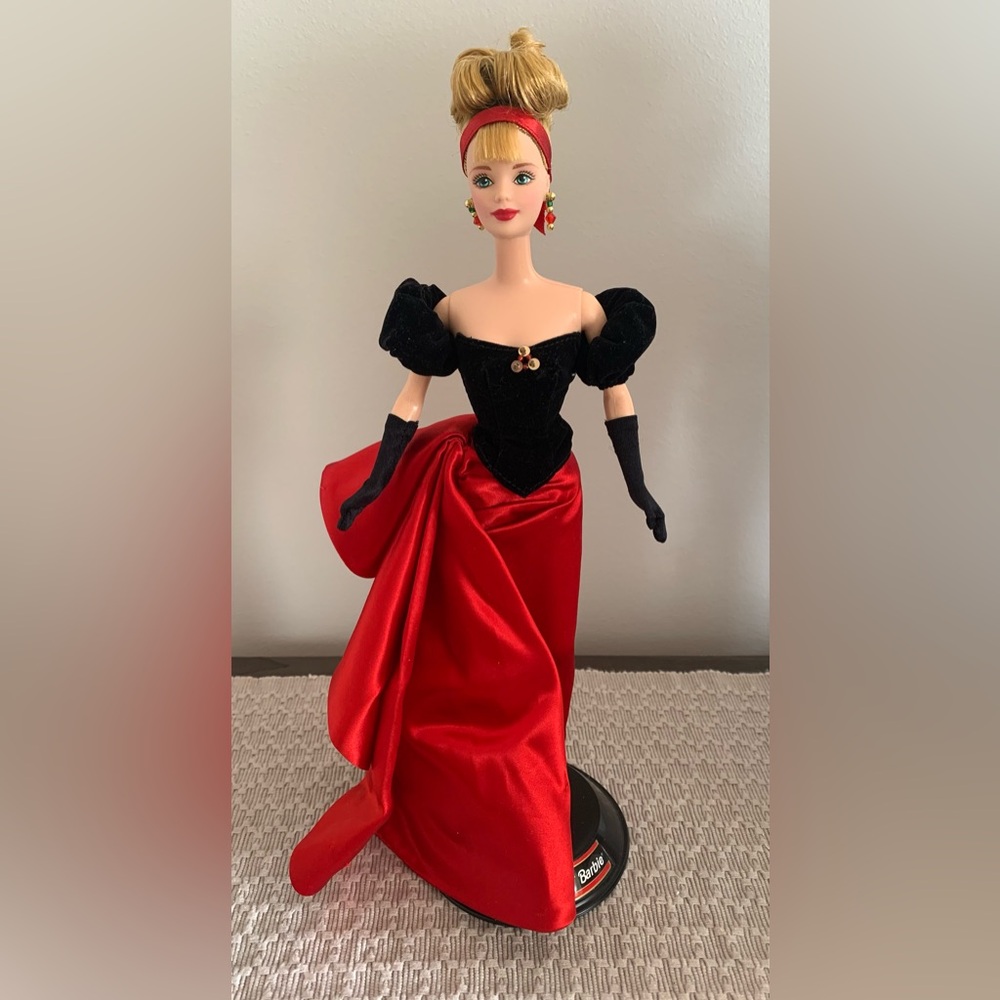 Vintage Avon Winter Splendor 1998 Barbie